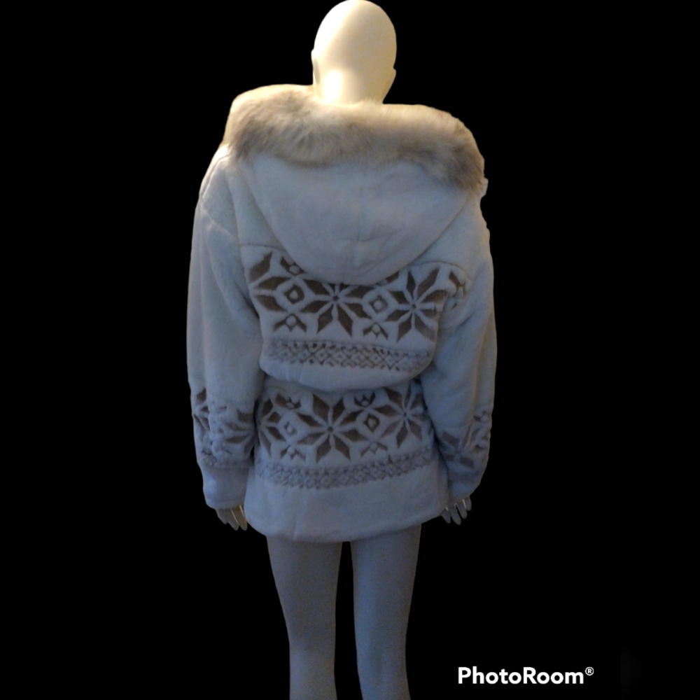 π¨ HP - Cabelas Coyote fur coat - Picture 6 of 13